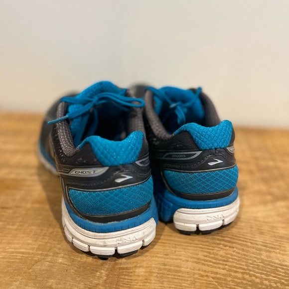 Athletic_Shoes